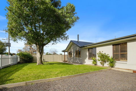 THE ASHMAN HOUSE - Modern And Close To Town - St Kilda Accommodation 3