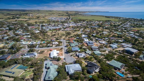 The Banksia - 3 Banksia Court, Normanville - St Kilda Accommodation 2