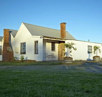 Buttons Cottage - St Kilda Accommodation