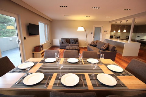 Sunny 3 Bedroom Apartment In Sandy Bay - St Kilda Accommodation 7
