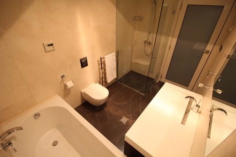 Sunny 3 Bedroom Apartment In Sandy Bay - St Kilda Accommodation 5