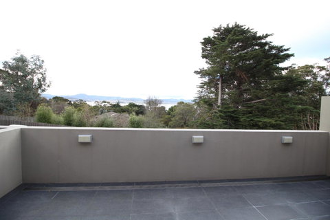 Sunny 3 Bedroom Apartment In Sandy Bay - St Kilda Accommodation 16