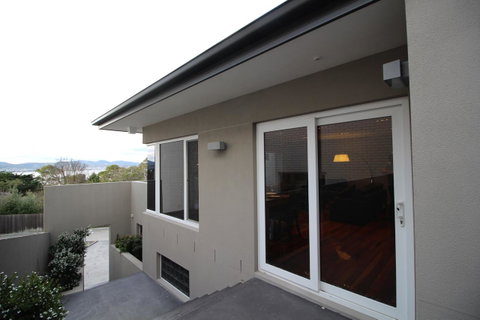 Sunny 3 Bedroom Apartment In Sandy Bay - St Kilda Accommodation 15