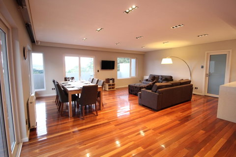 Sunny 3 Bedroom Apartment In Sandy Bay - St Kilda Accommodation 1