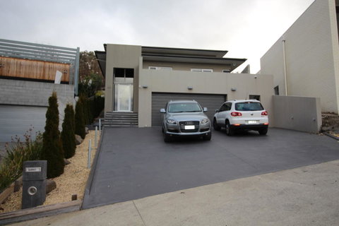 Sunny 3 Bedroom Apartment In Sandy Bay - St Kilda Accommodation 9