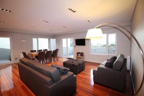 Sunny 3 Bedroom Apartment In Sandy Bay - St Kilda Accommodation 6