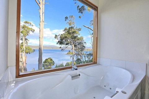Stewarts Bay Lodge - St Kilda Accommodation 14