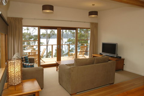 Stewarts Bay Lodge - St Kilda Accommodation 30