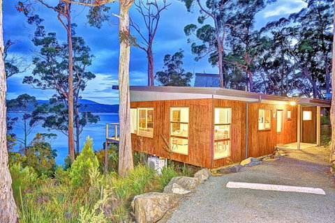 Stewarts Bay Lodge - St Kilda Accommodation 15