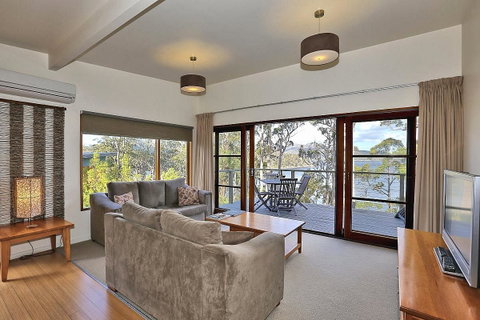 Stewarts Bay Lodge - St Kilda Accommodation 32