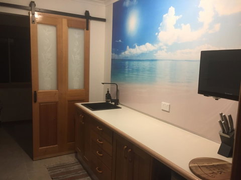 Bicheno Bell - St Kilda Accommodation 9