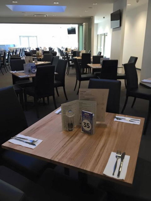 Risdon Brook Hotel - St Kilda Accommodation 2