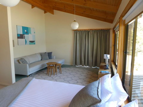 Osprey Lodge & Bungalow - St Kilda Accommodation 11