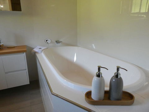 Osprey Lodge & Bungalow - St Kilda Accommodation 10