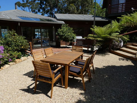 Osprey Lodge & Bungalow - St Kilda Accommodation 8