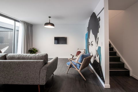 Change Overnight - St Kilda Accommodation 19