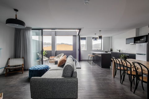 Change Overnight - St Kilda Accommodation 9