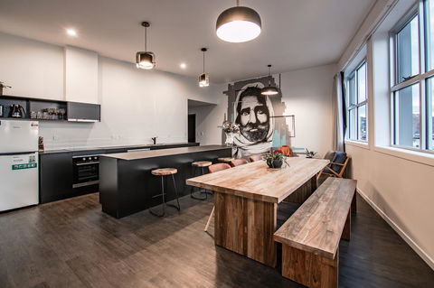 Change Overnight - St Kilda Accommodation 1