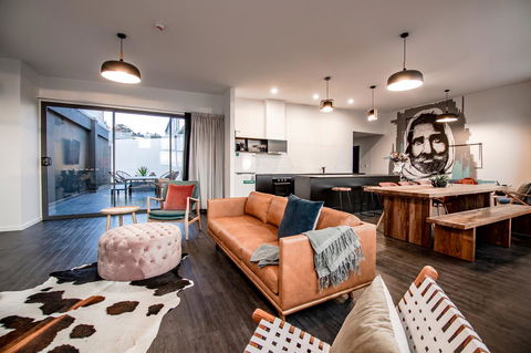 Change Overnight - St Kilda Accommodation 35