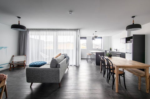 Change Overnight - St Kilda Accommodation 11