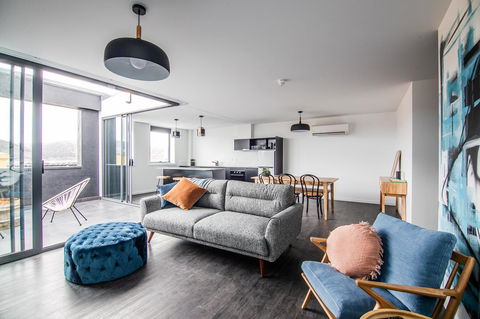 Change Overnight - St Kilda Accommodation 8