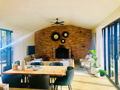 EMBRACING EVANDALE - Hosted By L'Abode Accommodation - St Kilda Accommodation 1