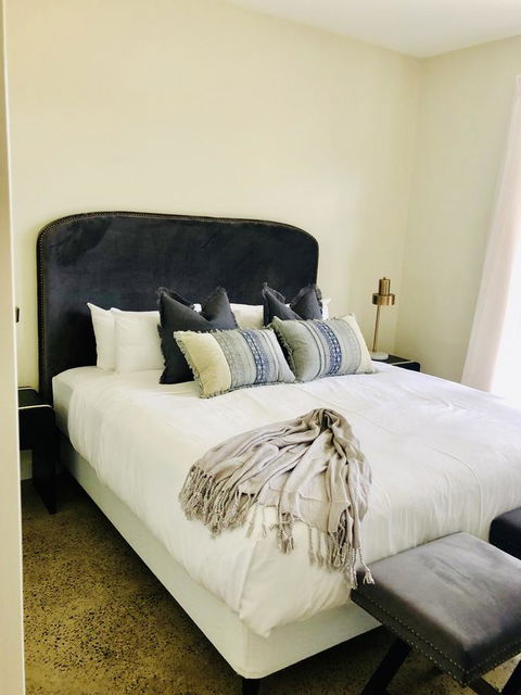 EMBRACING EVANDALE - Hosted By L'Abode Accommodation - St Kilda Accommodation 3