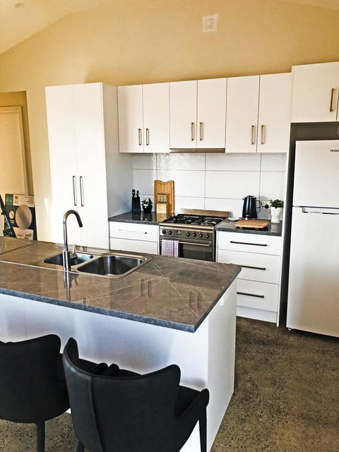 EMBRACING EVANDALE - Hosted By L'Abode Accommodation - St Kilda Accommodation 18
