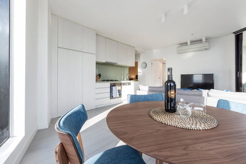 2Bedroom Apartment With Views In Docklands Next To CBD & Marvel Stadium - St Kilda Accommodation 3