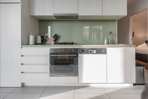2Bedroom Apartment With Views In Docklands Next To CBD & Marvel Stadium - St Kilda Accommodation 6