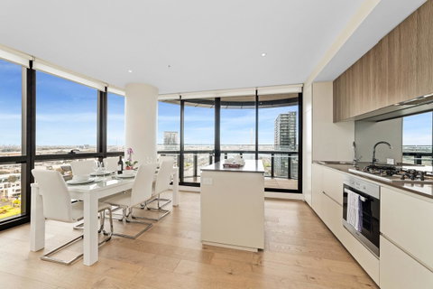 Best Views On Collins - St Kilda Accommodation 27
