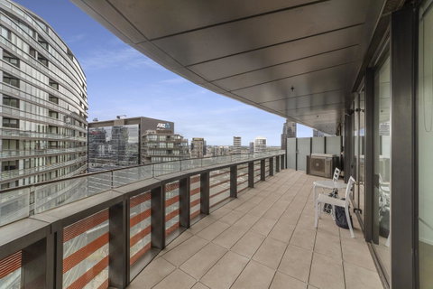 Best Views On Collins - St Kilda Accommodation 20