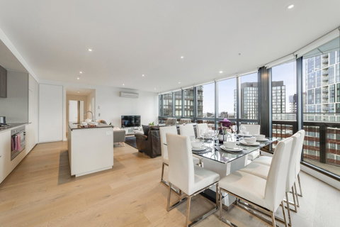 Best Views On Collins - St Kilda Accommodation 2