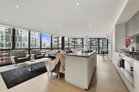 Best Views On Collins - St Kilda Accommodation 18