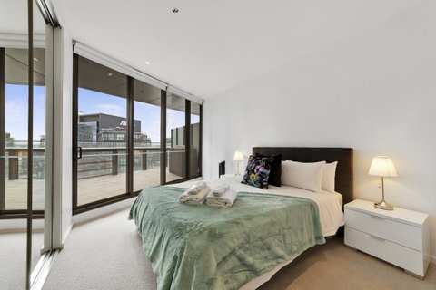 Best Views On Collins - St Kilda Accommodation 11