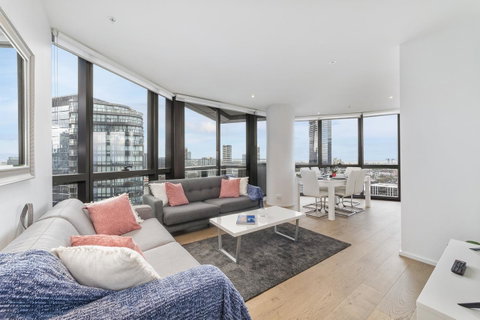Best Views On Collins - St Kilda Accommodation 4