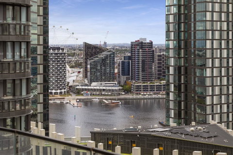 Best Views On Collins - St Kilda Accommodation 17