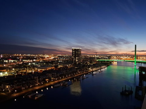 Best Views On Collins - St Kilda Accommodation 3