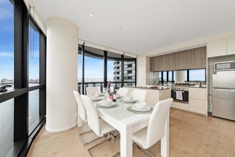 Best Views On Collins - St Kilda Accommodation 7