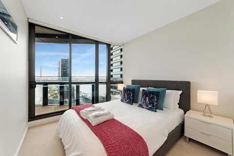 Best Views On Collins - St Kilda Accommodation 12
