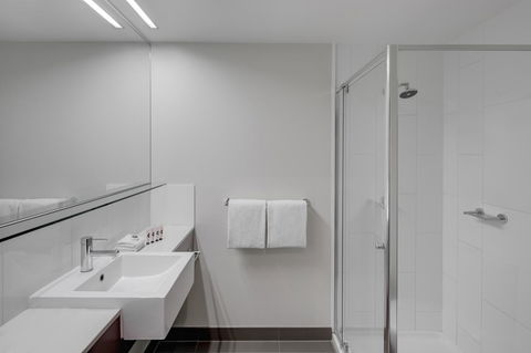 Travelodge Hotel Melbourne Docklands - St Kilda Accommodation 6