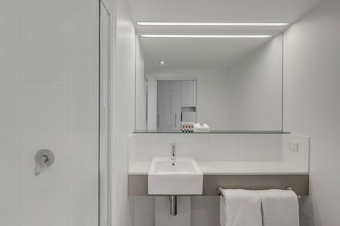 Travelodge Hotel Melbourne Docklands - St Kilda Accommodation 8