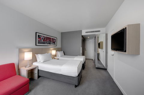 Travelodge Hotel Melbourne Docklands - St Kilda Accommodation 1