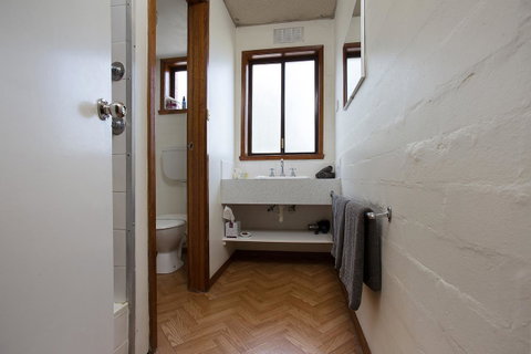 Eastern Beach Holiday Units - St Kilda Accommodation 4
