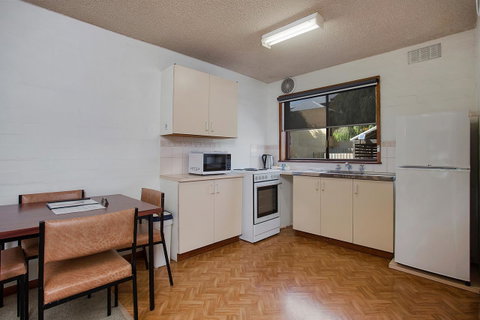 Eastern Beach Holiday Units - St Kilda Accommodation 3