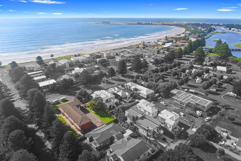 Eastern Beach Holiday Units - St Kilda Accommodation 7
