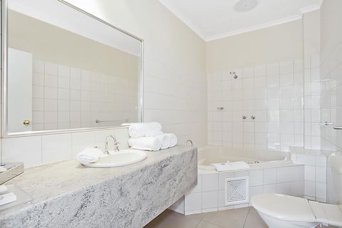 Quality Inn & Suites The Menzies - St Kilda Accommodation 31