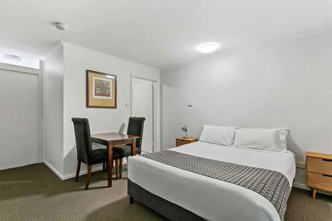 Quality Inn & Suites The Menzies - St Kilda Accommodation 2