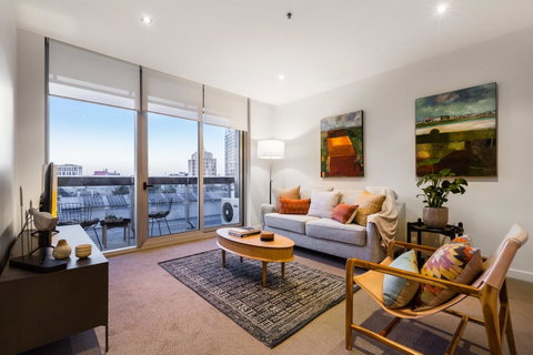 Auguste, Melbourne CBD Private Accommodation With Parking - St Kilda Accommodation 2