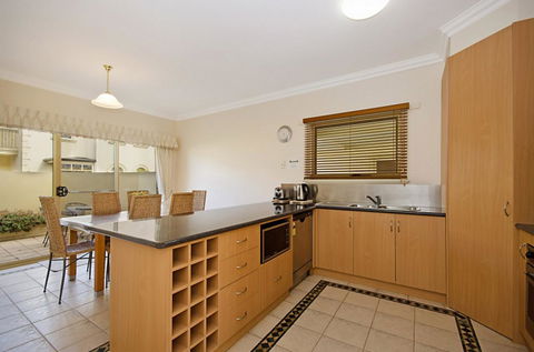 Sea Shells On Banyan Apartment - St Kilda Accommodation 10